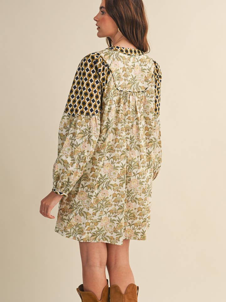 &MERCI - Wholesale Dress - Women's - FLORAL CONTRAST SLEEVE MINI DRESS MDR416920