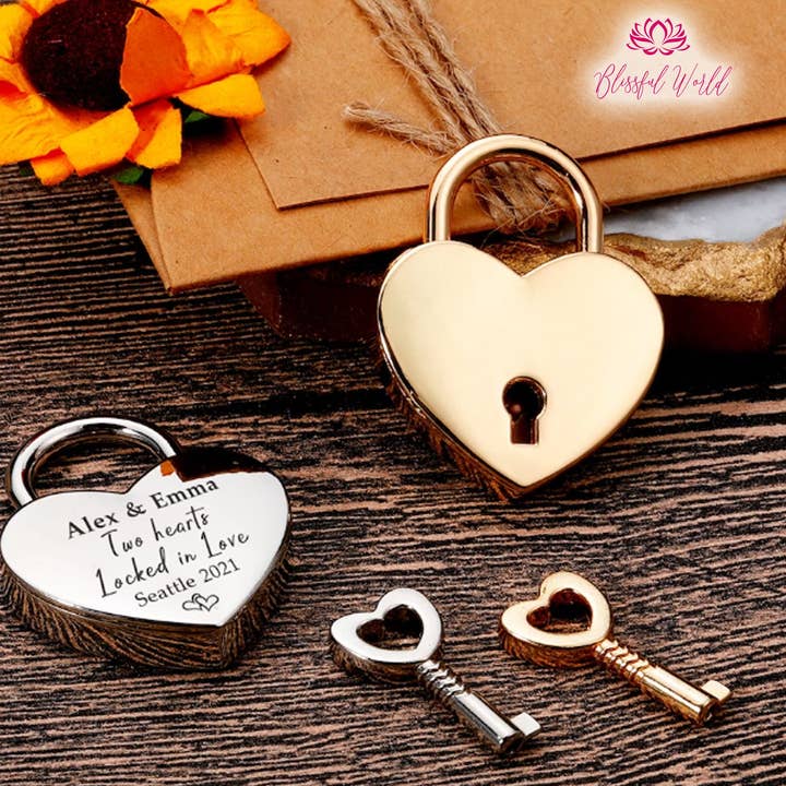 The Blissful - Wholesale Fopcadeautje/hebbedingetje - Twee jaar opgesloten in Love Lock Gepersonaliseerd liefdesslot