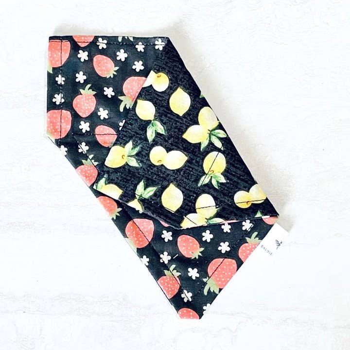 Bandana aux fraises et aux citrons pour la vente par BaubleBee Co.