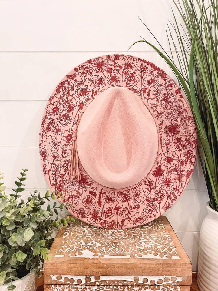 Graverad blommig hatt för wholesale av Willie & Dolly Designs