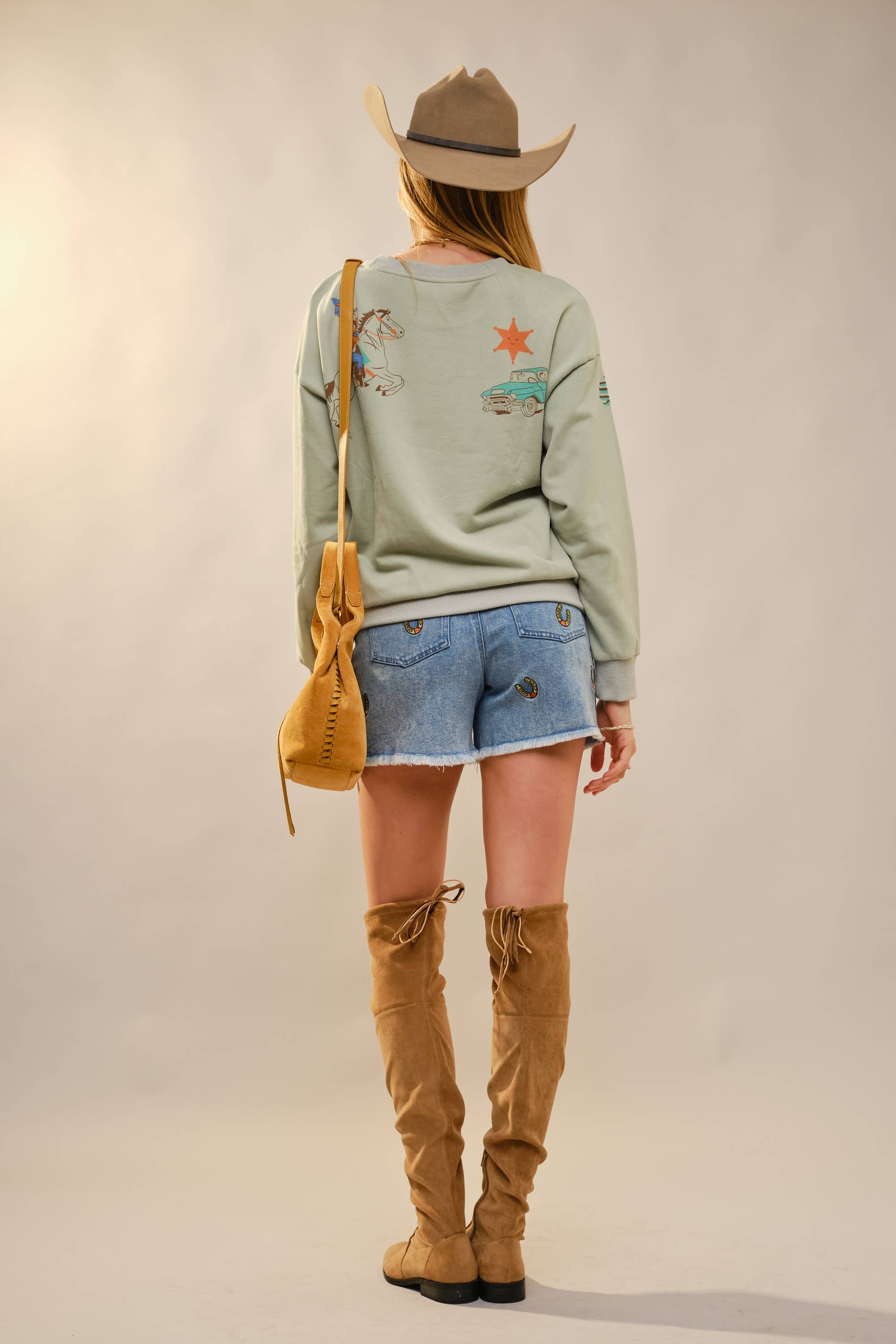 TAUPE 36146T - Western Sweatshirt med Howdy-grafik for engroshandel på Faire14