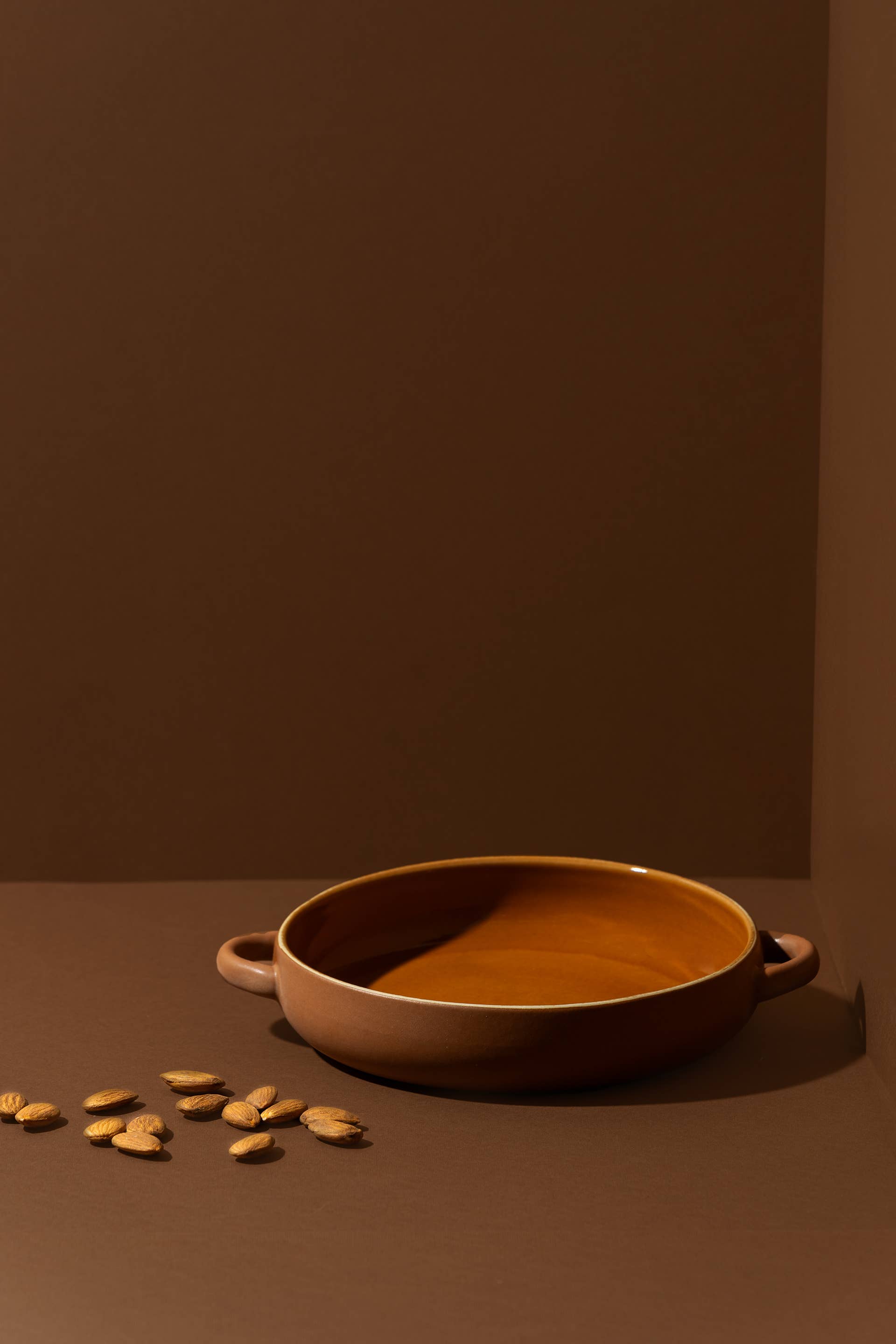 GHARYAN Stoneware & Olive Wood Tableware | Ships from USA - Wholesale Borden - Handgemaagd stenen dinerbord met handvaten - 20 cm8