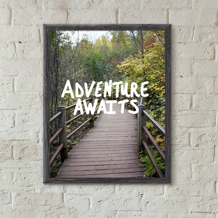 Adventure Awaits 27,9 x 35,6 cm Kunstdruck für den Großhandel von Roam Wild Designs