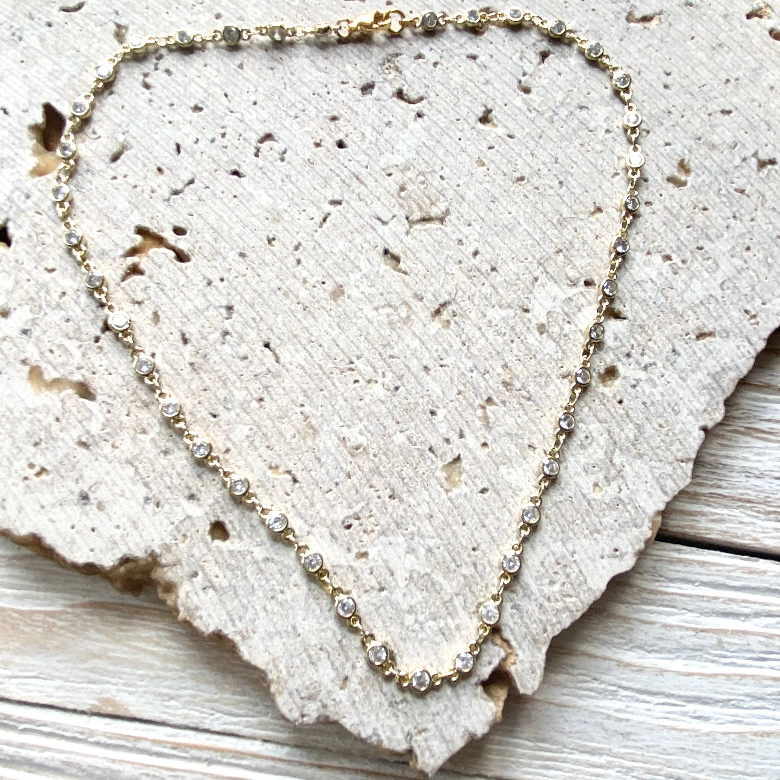 VB&CO Designs Handmade Jewelry - Vendita all'ingrosso Collane a catena e maglie - Collana di stratificazione boutique in cristallo dorato gioielli spa salone1