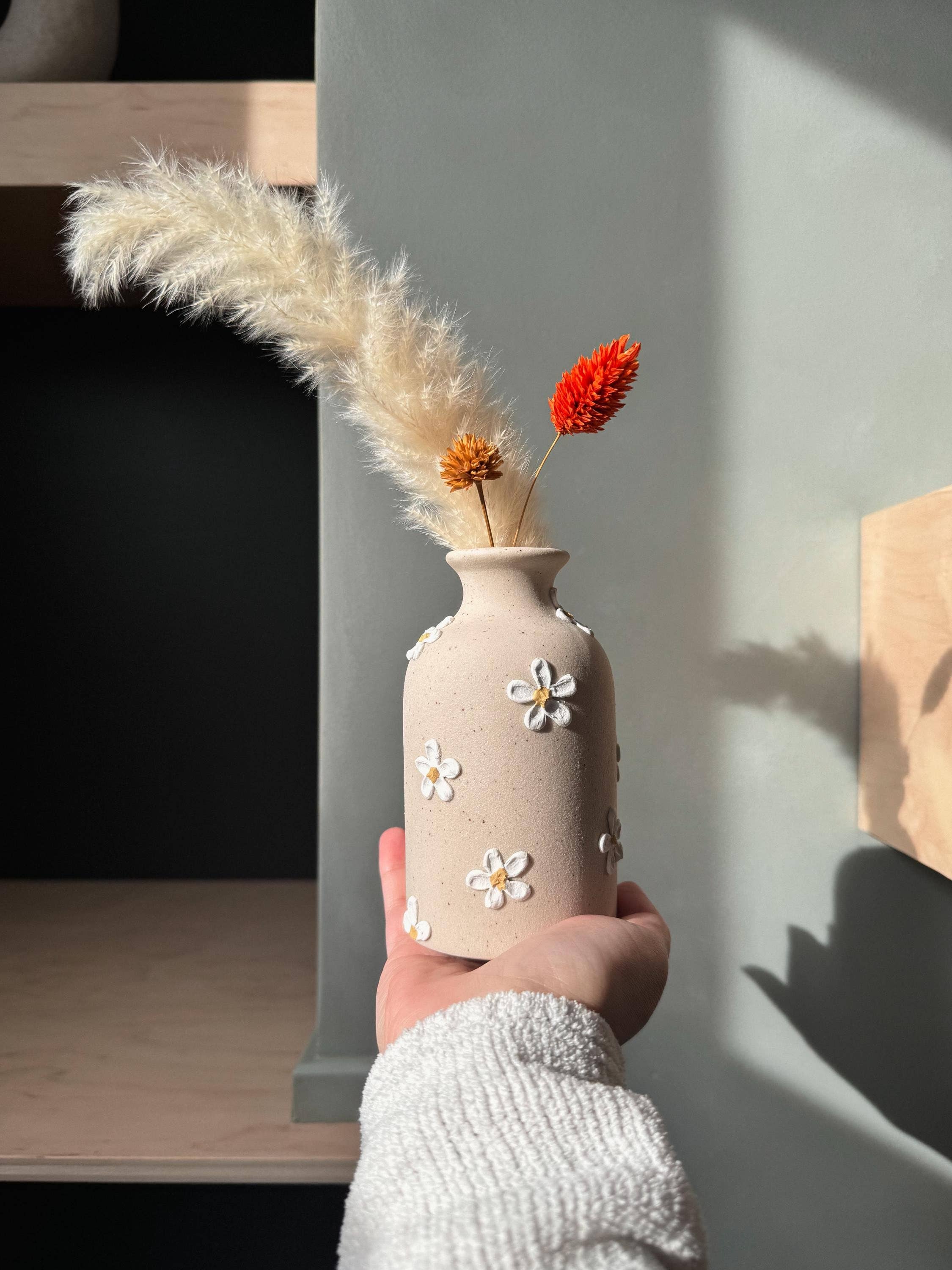 Casinha Flores - Wholesale Vase - Ceramic Textured Daisy Vase for Home Decor & Gifts1