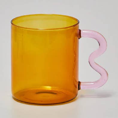 Tasse rétro à forme ondulée pour la vente par Filtrum Home