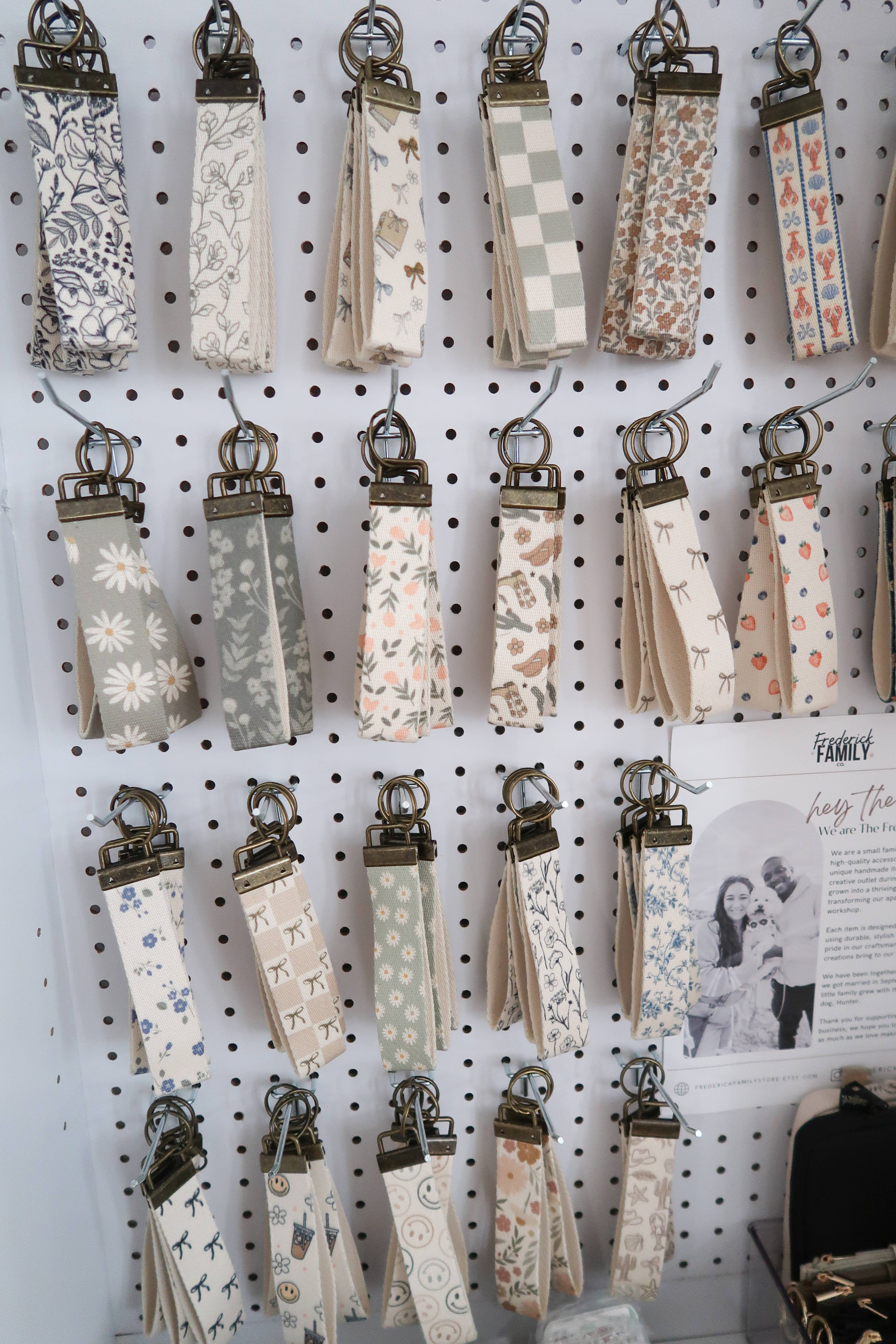 Frederick Family Co. – wholesale Snodd - Unisex – Nyckelband i canvas för handled, nyckelarmband39