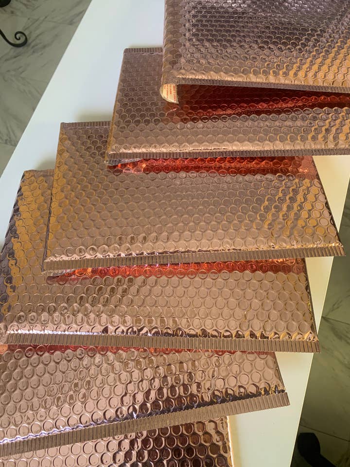 Bubble Mailer in oro rosa per la vendita all'ingrosso da parte di Genova Co