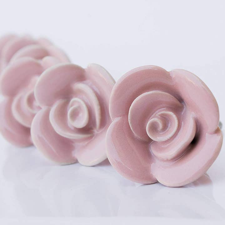 Lot de six boutons en céramique rose pour la vente par Perilla Home