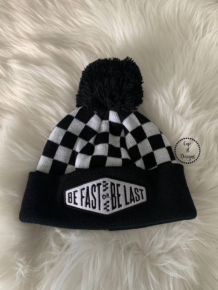 BONNET INFANT Sois rapide ou sois dernier pour la vente par Cup It Designs