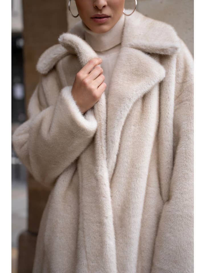 Attentif Paris - Wholesale Fur/Faux Fur Coat - Women's - Long synthetic fur coat with lapel collar1