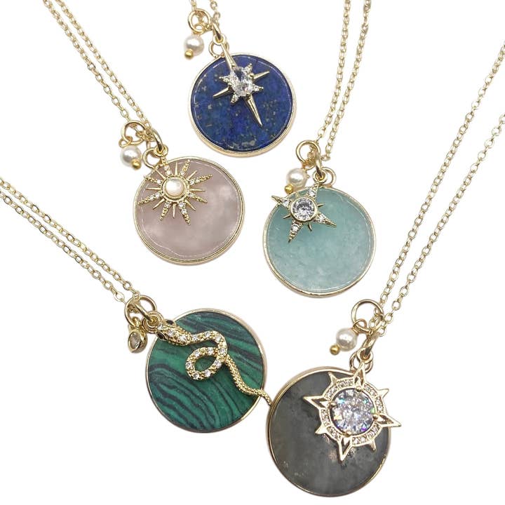 Collana a grappolo con ciondolo a forma di gemma del resort boho di tendenza ora per la vendita all'ingrosso da parte di VB&CO Designs Handmade Jewelry