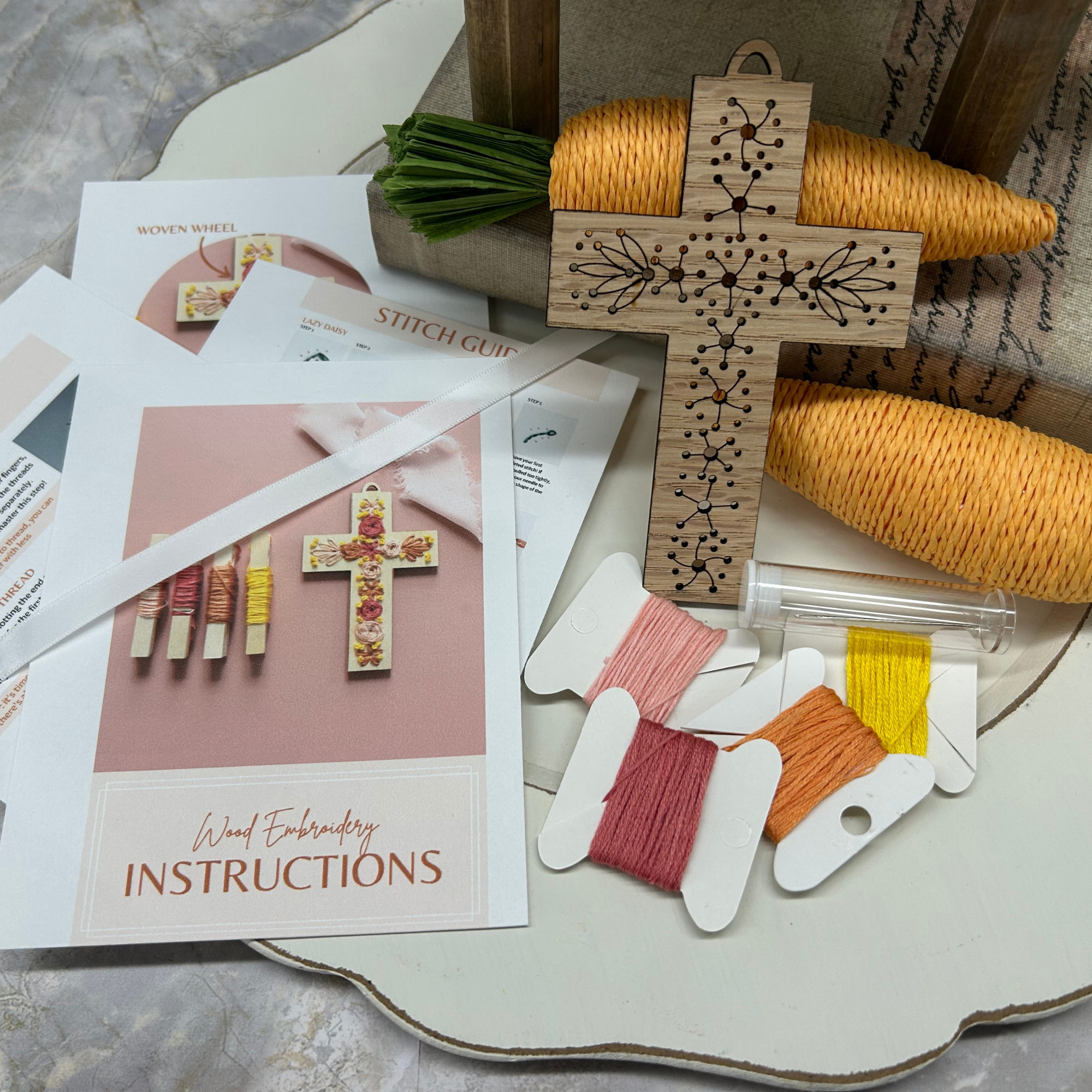The HNB House - Wholesale Doe-het-zelf-knutselset - Floral Cross DIY-borduurpakket1
