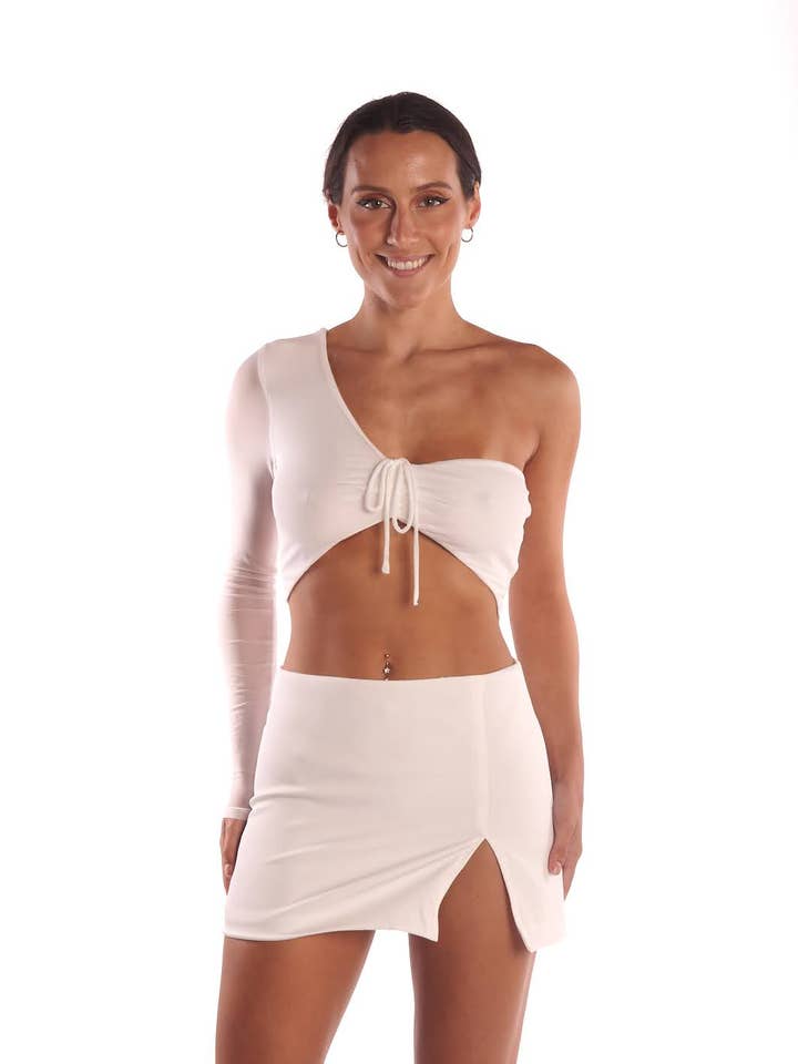 124776 CROP TOP MET ÉÉN SCHOUDER voor wholesale door Luvalot Clothing