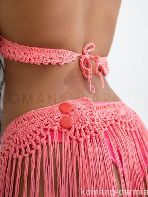 Virkad bikini-topp med matchande cover-up -Coral för wholesale av Komang Darmiani