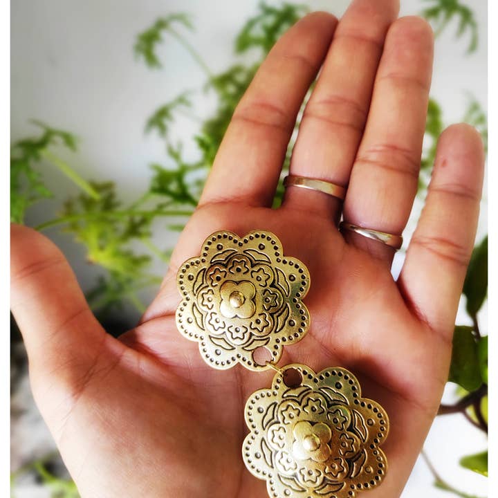 Cristina SJ creative shop - Wholesale Brooch - Golden closure of layers and shawl, arabic drawing, jacket closure