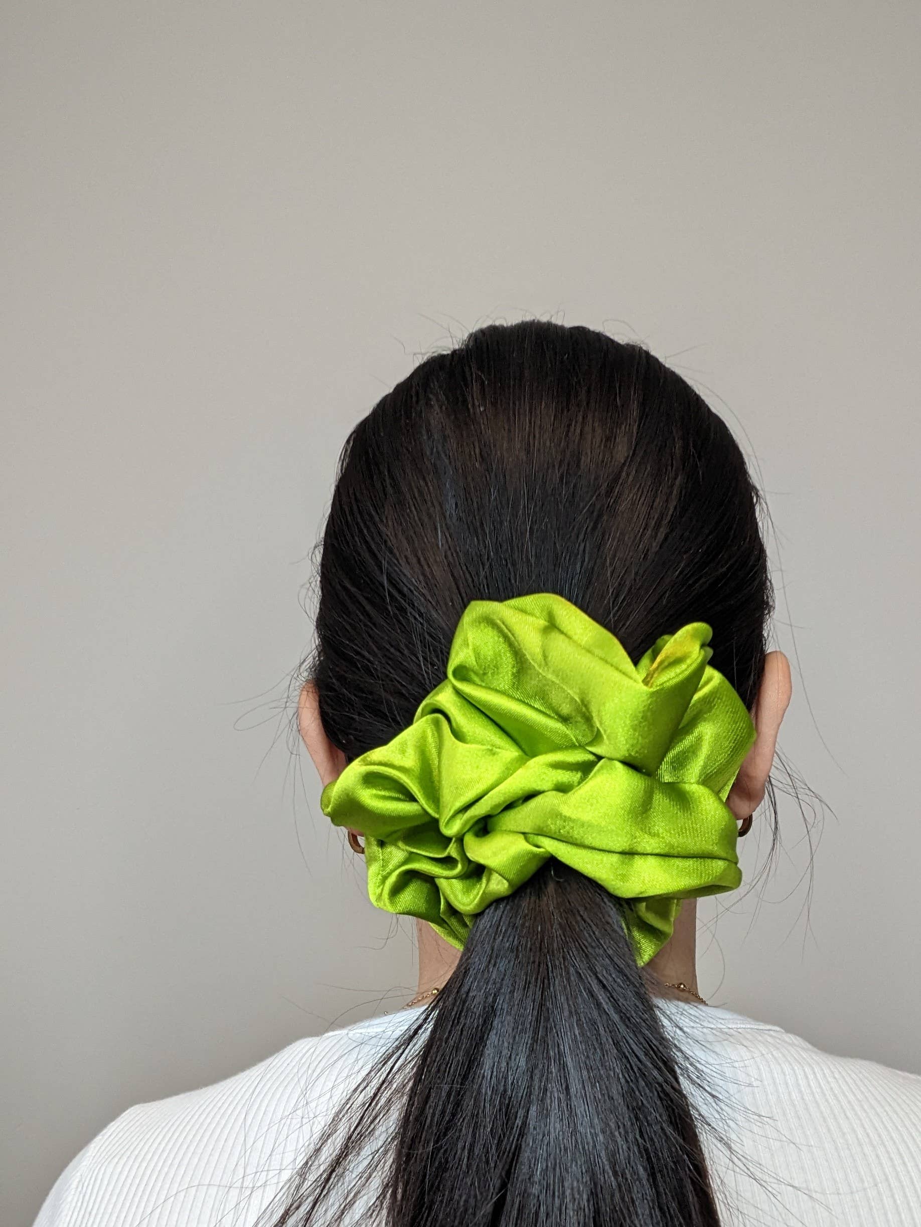 Janzy – Großhandel Haargummi – Damen – Extraglänzendes Haargummi aus seidenseidenem Satin0