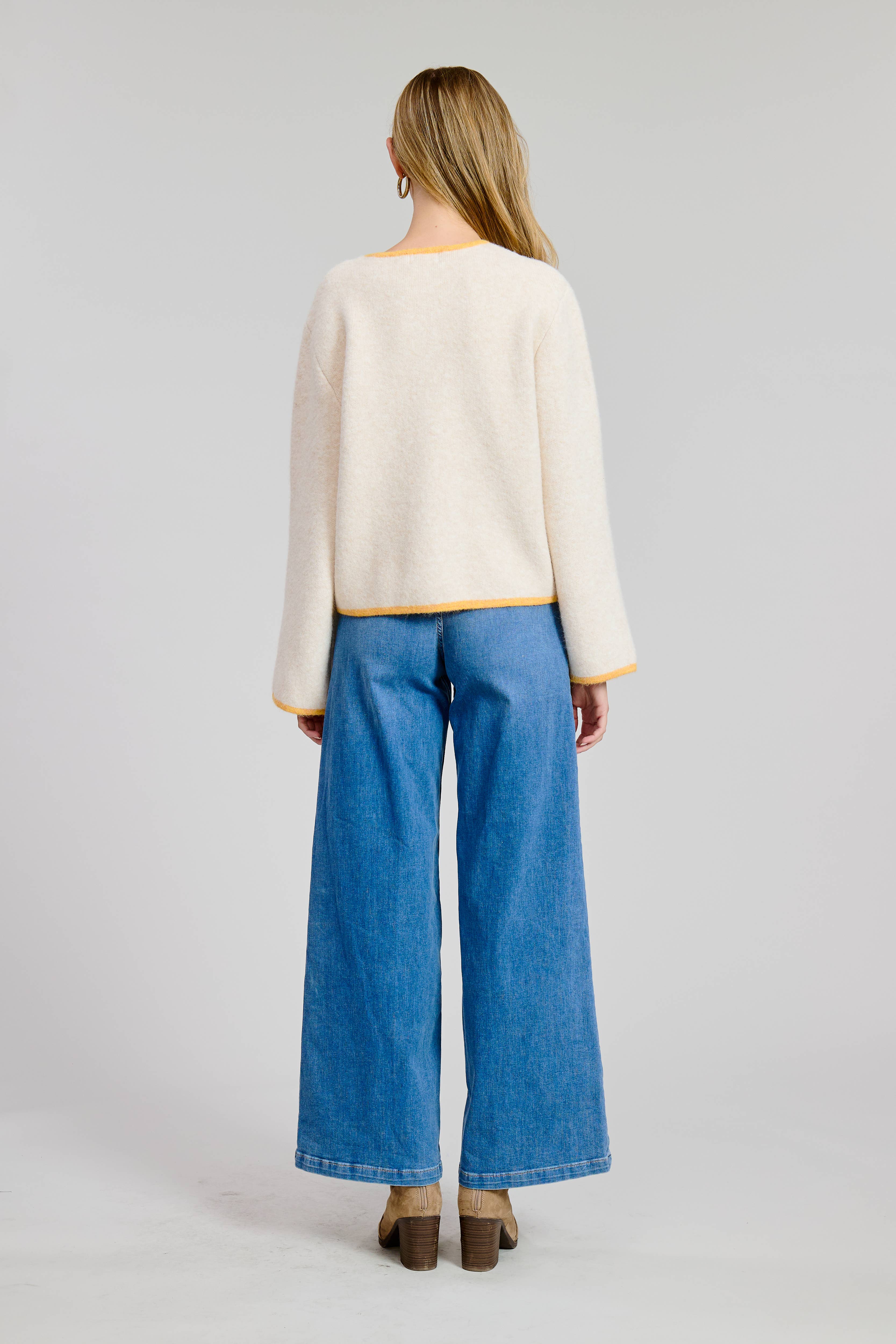 FLAT WHITE – wholesale Kofta - Dam – Wanderlust Koftkofta med Broderidetalj3