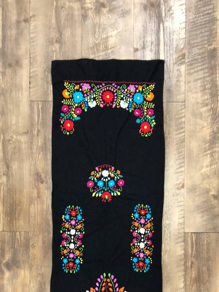 Chemin de table mexicain fait main pour la vente par Cielito Lindo