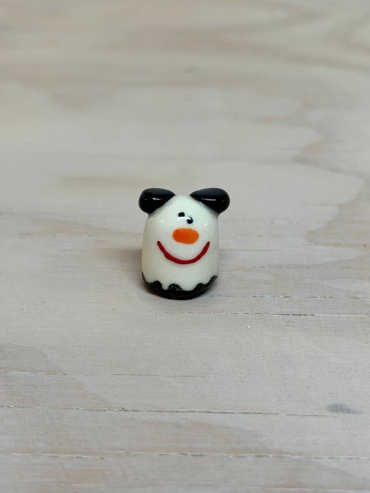 Spøgelseshund Skrivebordskammerat - Mini Keramik Nips (Fremstilles efter Bestilling) for engroshandel hos Rolly Poly Studios