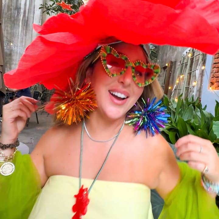 Fluffiga Pride Regnbåge Pom Pom Örhängen för wholesale av Rahya Jewelry Design