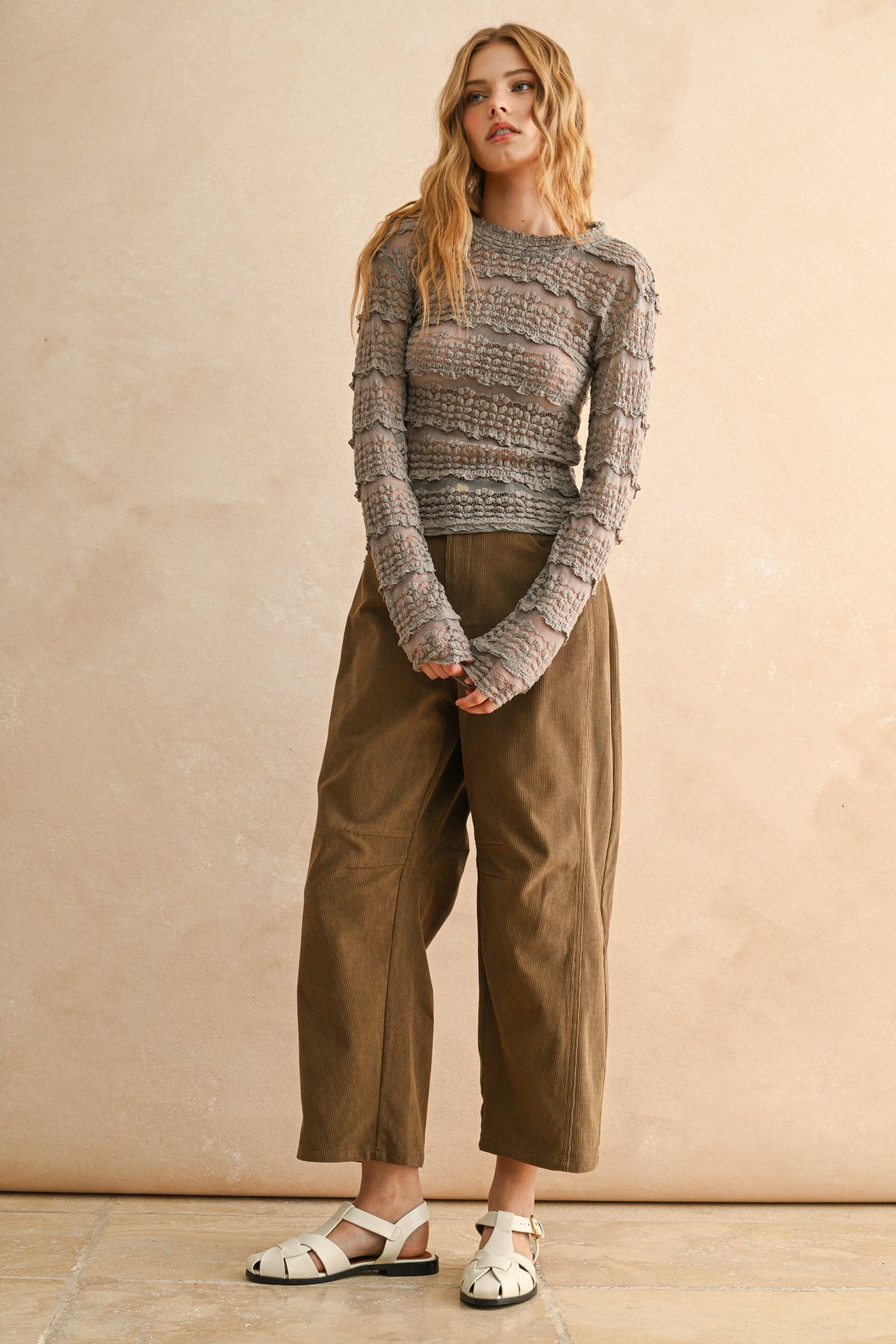 MIOU MUSE – Blusa - Mulher por atacado – T5679   BLOUSA DE MANGA COMPRIDA TEXTURIZADA EM RENDA3