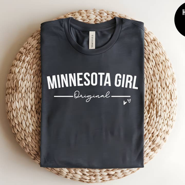 Original Minnesota Girl för wholesale av The Shirt Republic