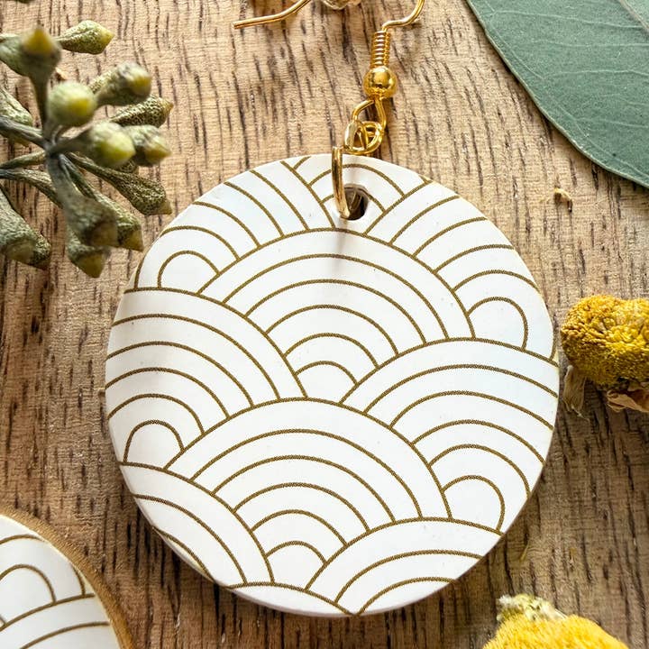 Wood Disc Drop Earrings – Off-White with Gold Abstract for wholesale by Pin Up Cosmetics