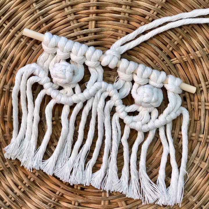 The Savage Hand - Vente Objets de décoration - Tenture murale avec mini-seins en macramé