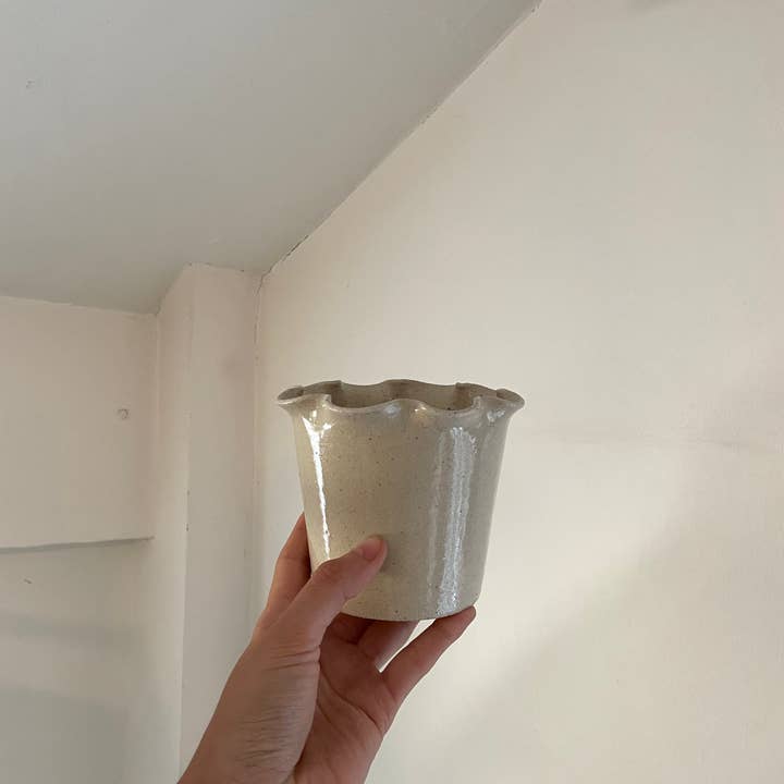 Paige Mitchell - Wholesale Plant Pot - Frilly Pot - Stoneware.3