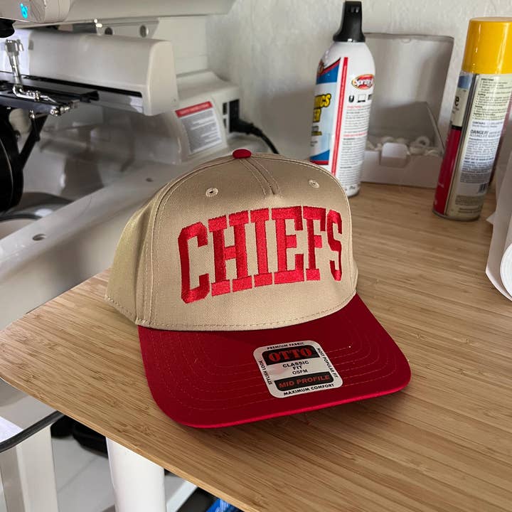 Kansas City Chiefs broderet truckerhat for engroshandel hos Set Apart Hat Co.