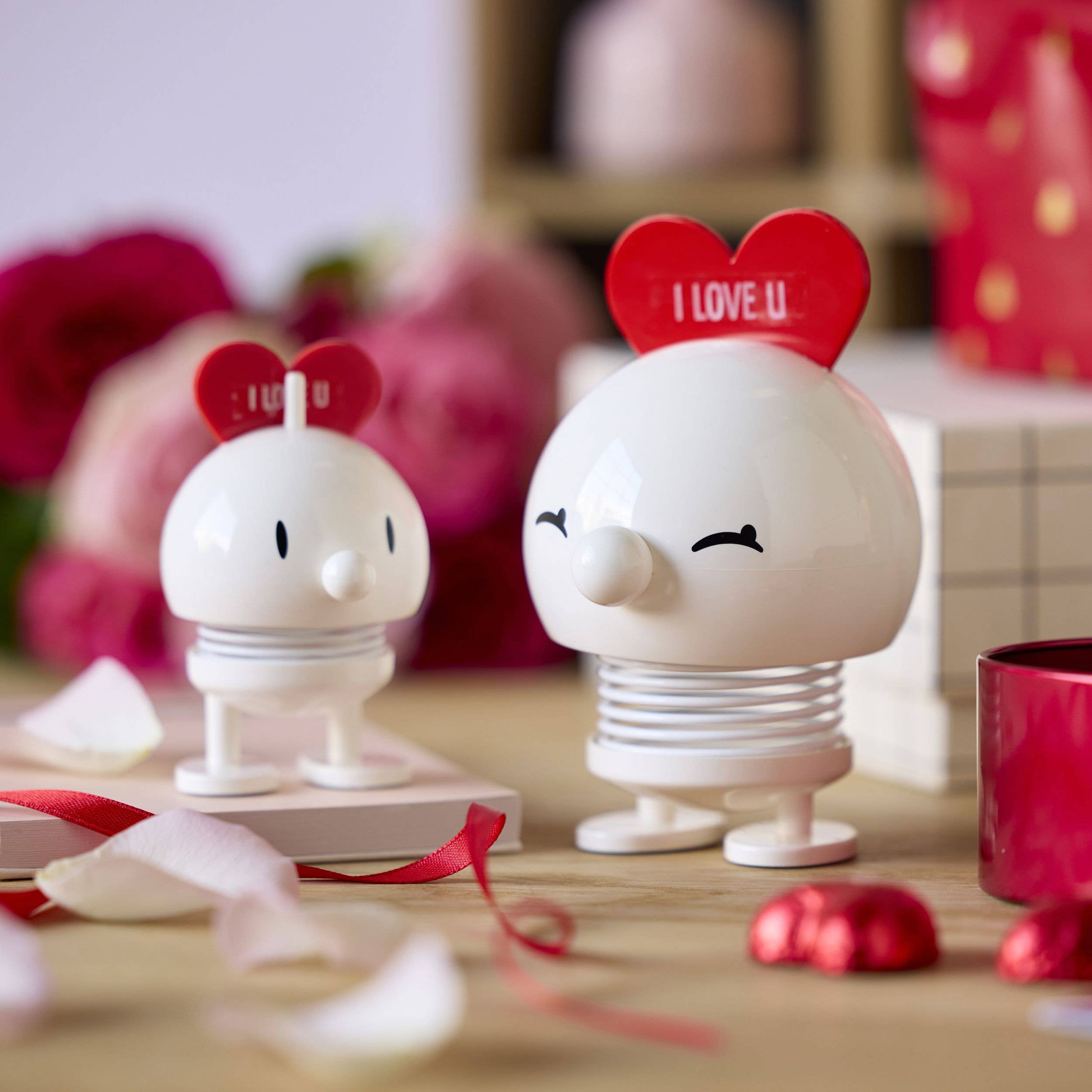 Hoptimist - Wholesale Decorative Tabletop Object - Hoptimist Love Bumble S White 2