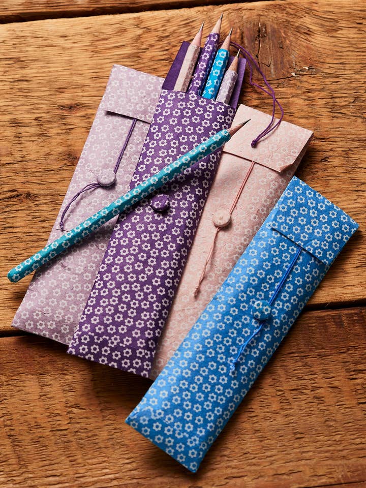 5 Lápis de Papel Lokta com Estampa de Flores em Estojo por atacado de Namaste