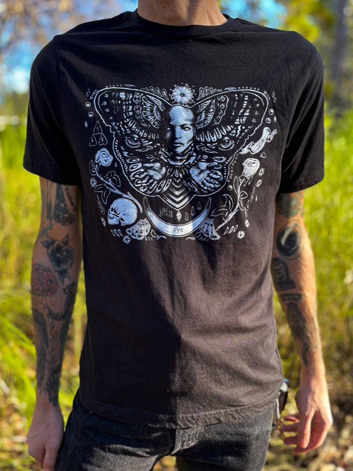 Mothra T-shirt for engroshandel hos Cosmic Shark Clothing