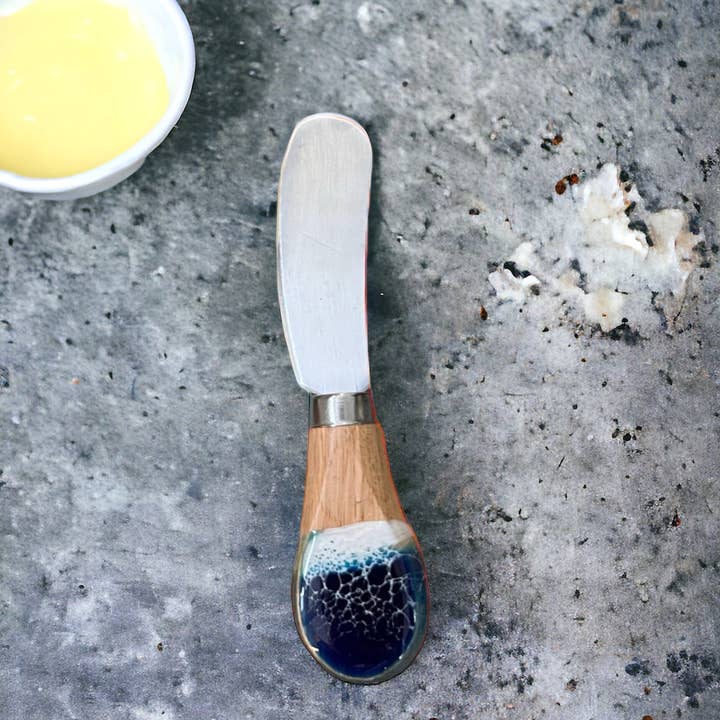 Daphnew Design - Wholesale Cheese Spreader - Butter knife with Ocean Wave Resin