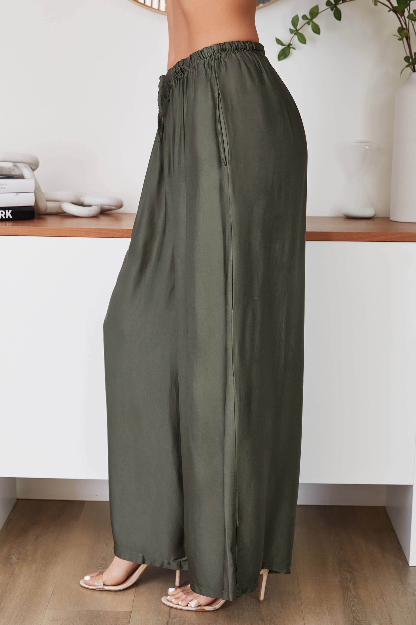 MILIO MILANO – wholesale Pants – Women's – SILKY WIDE LEG PANTS (11505)1