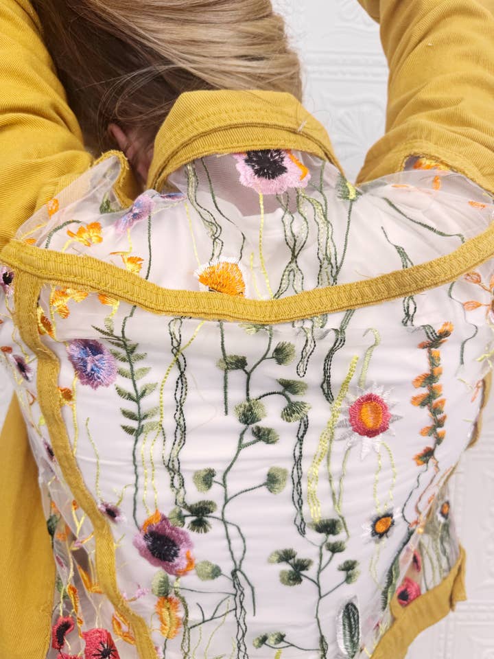 Veste en jean Harper Lace pour la vente par River Rose