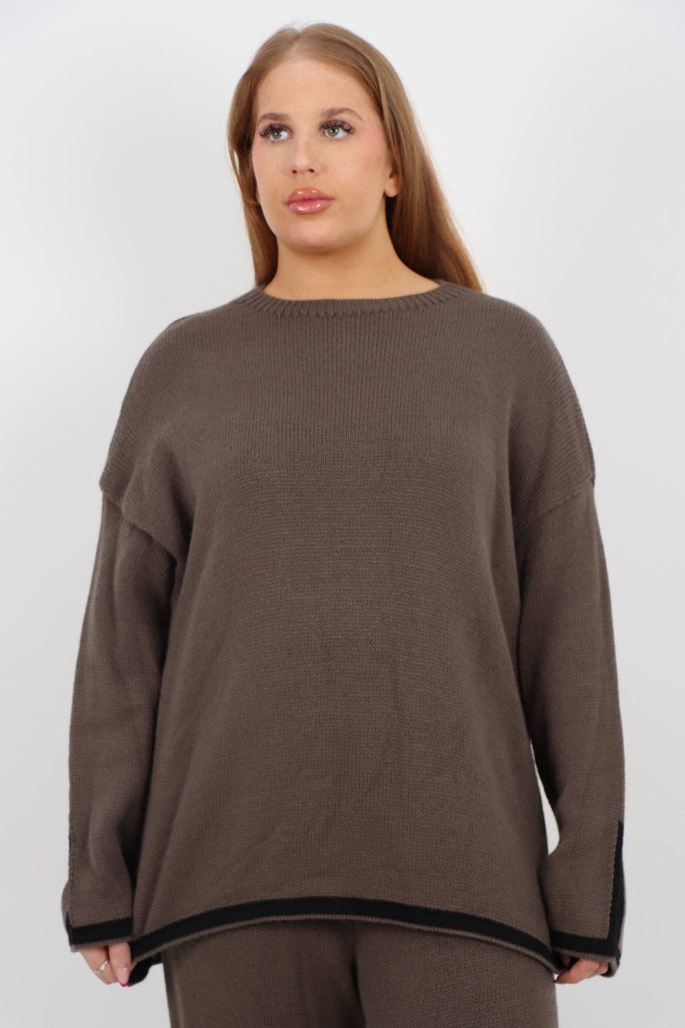 Miss Bold – wholesale Mjukisset – Dam – Italienskt oversize stickat set med kontrasterande kanter13