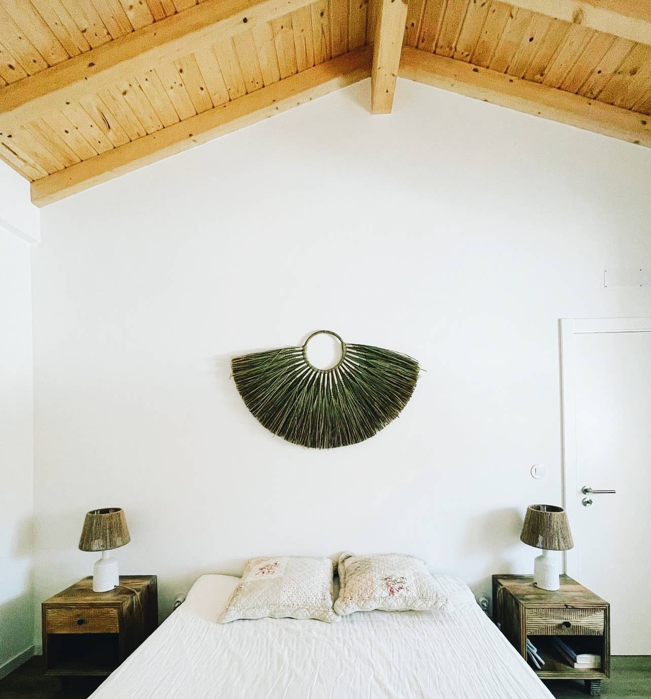 Uma Cantik – Großhandel Deko-Quaste – Jingga Allang Wanddekoration – Weiß1