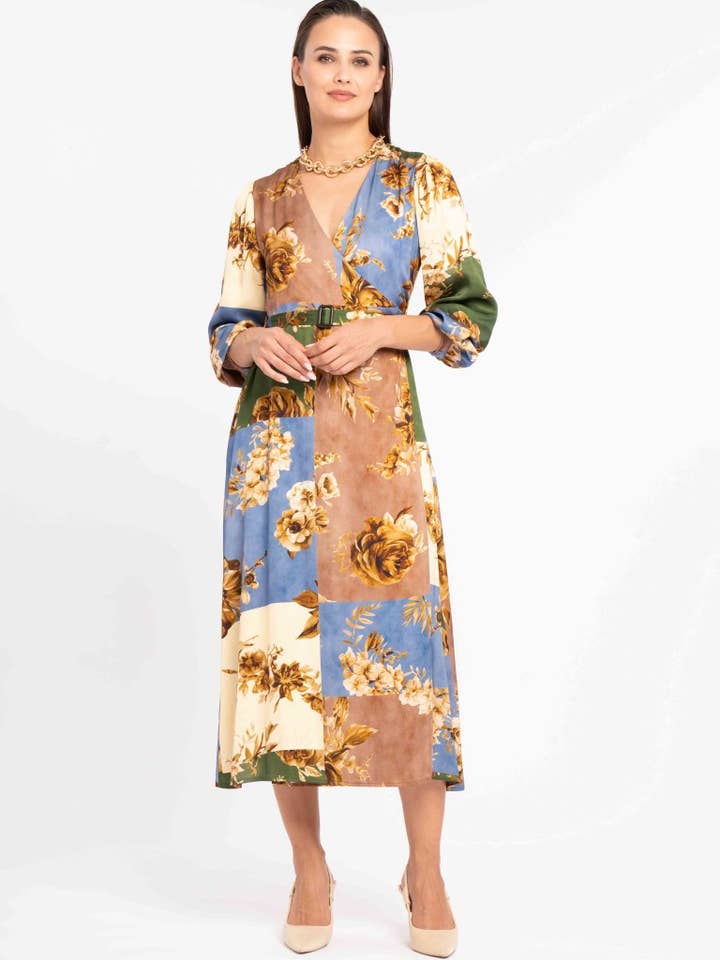 Abito stampa patch e fiori per la vendita all'ingrosso da parte di Giorgia & Johns - Italy