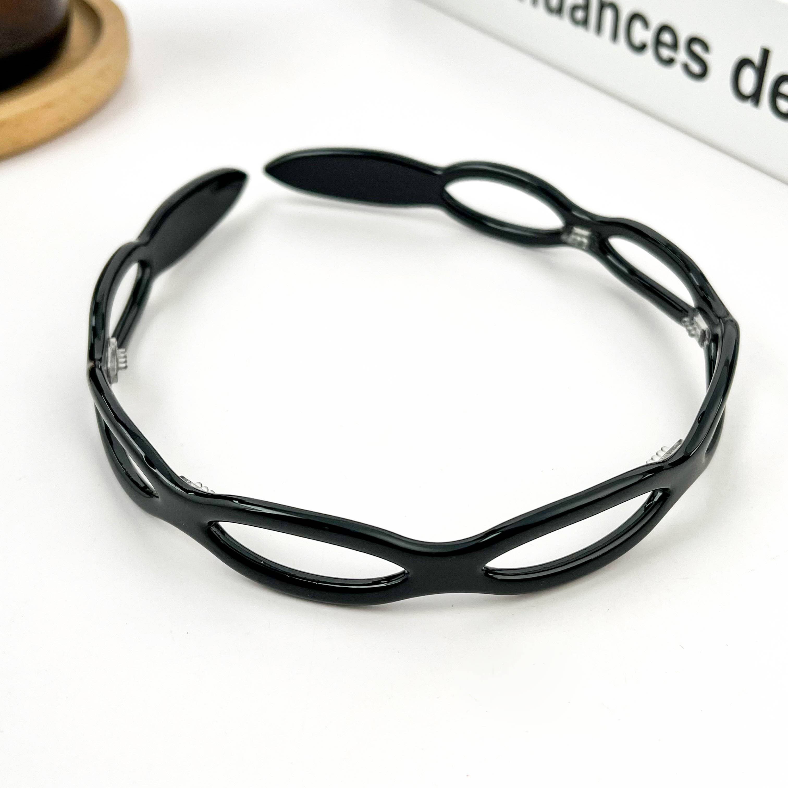TheDivaSoap - Wholesale Fashion Headband - Women's - Round Hollow Chain Design Acetate Headband0