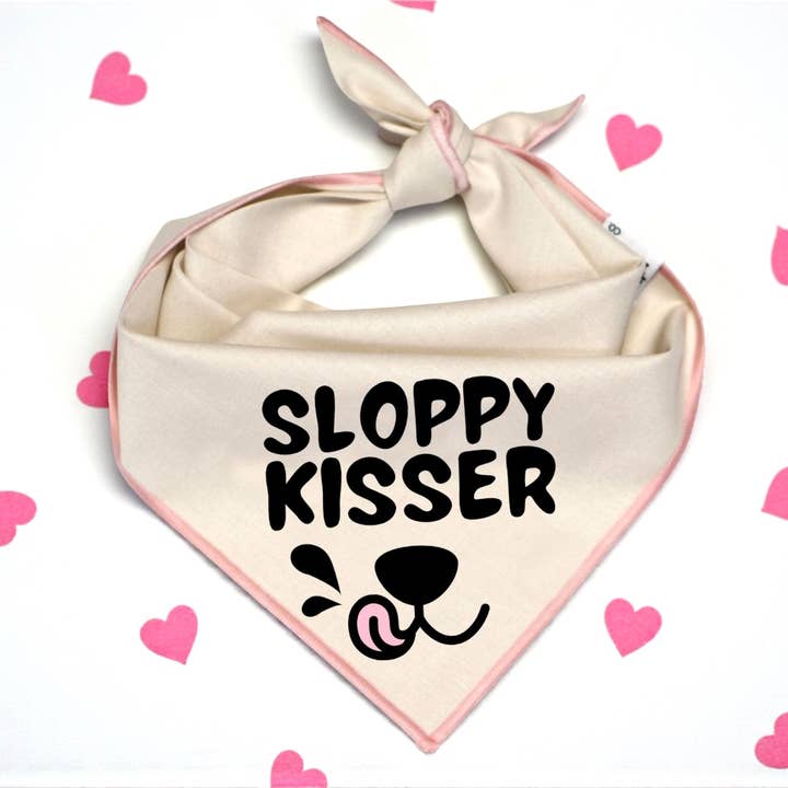Bandana para perro "Beso descuidado" de San Valentín, regalo para mamá de perro para venta al por mayor de Boneyard Co.