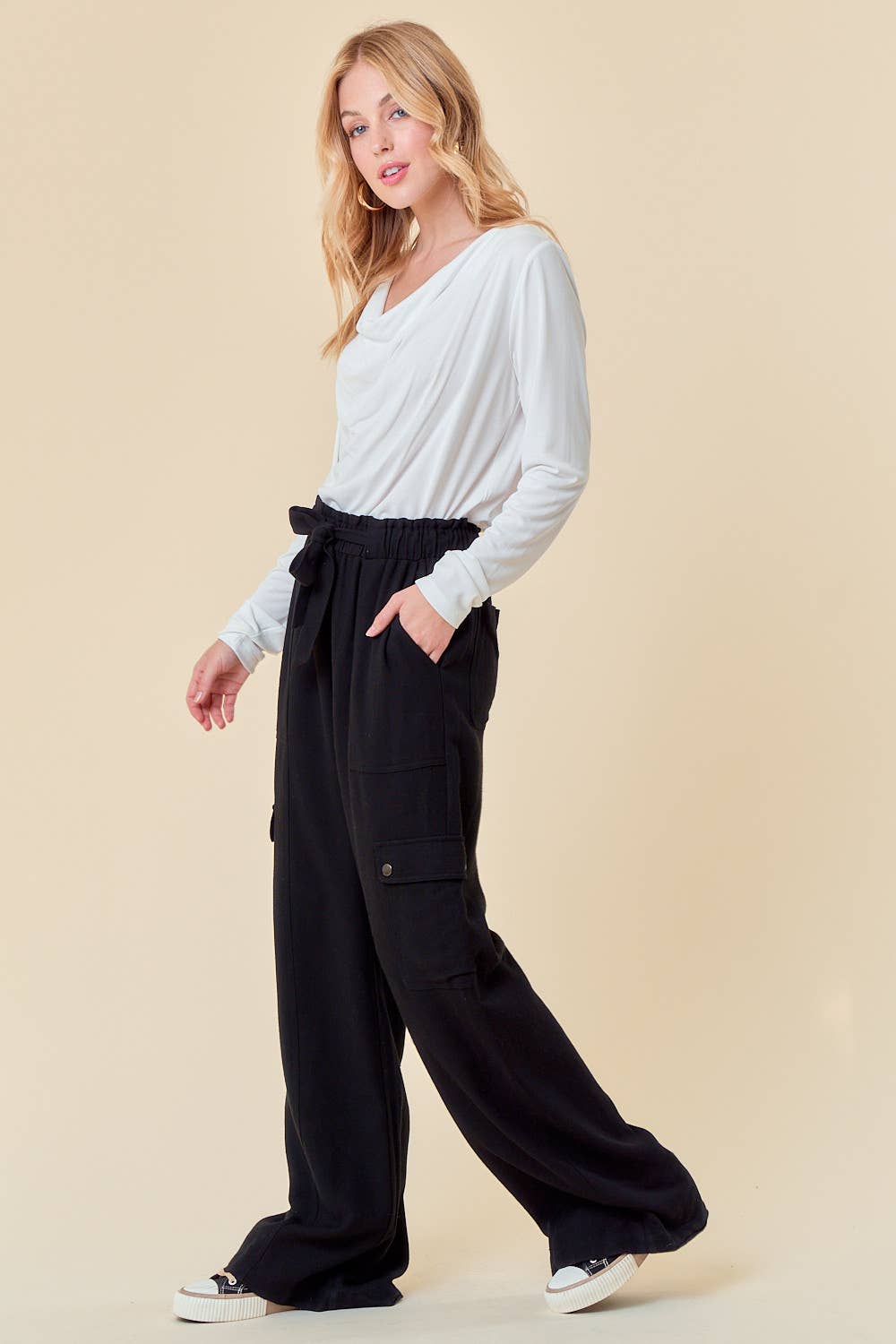Doe and Rae - Wholesale Broek - Dames - BROEK MET STRIKSLUITING EN CARGOZAKKEN - 8740P7