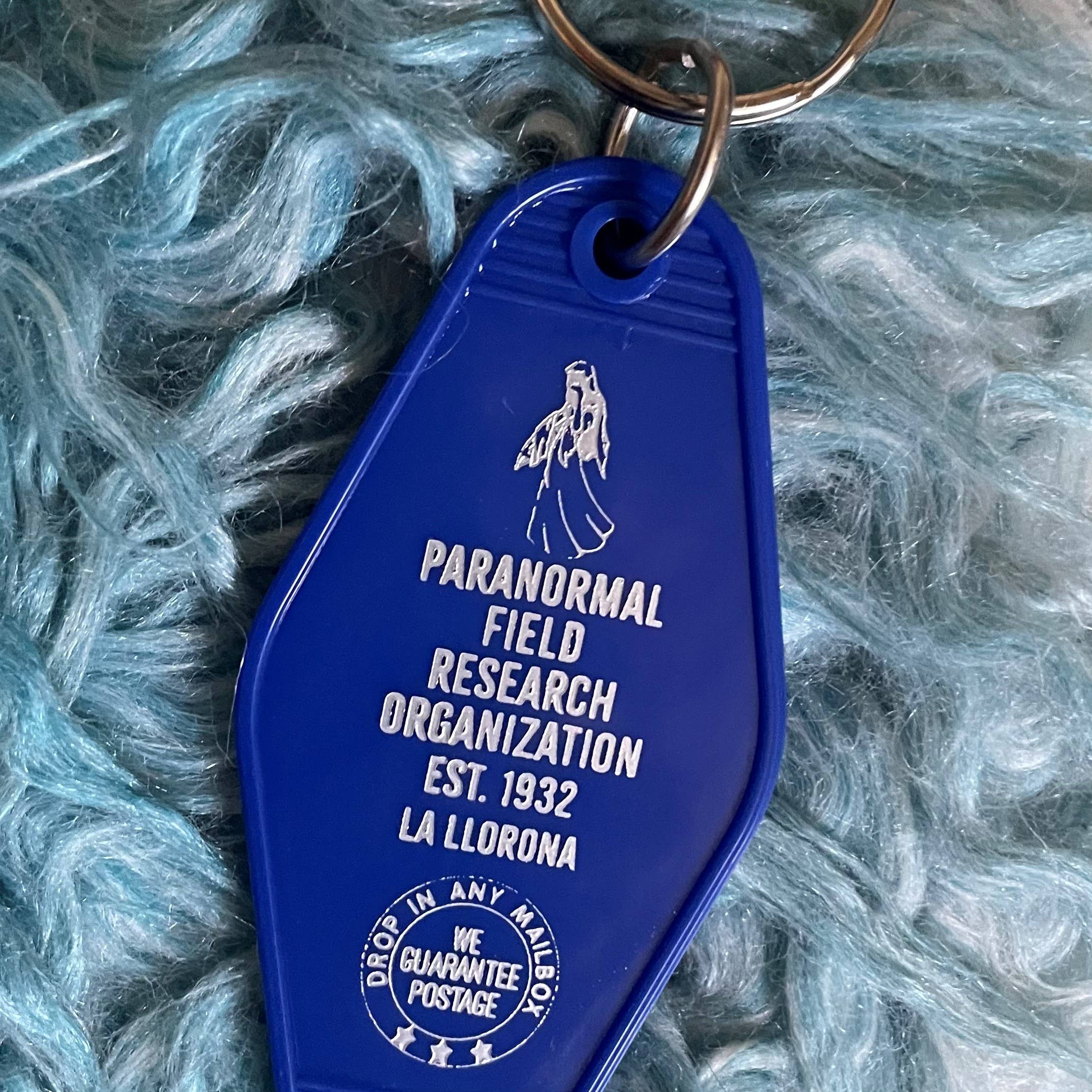 The 3 Sisters Design Co. – wholesale Nyckelring - Unisex – Motellnyckelbricka - Paranormal Forskningsorganisation - La Llorna0