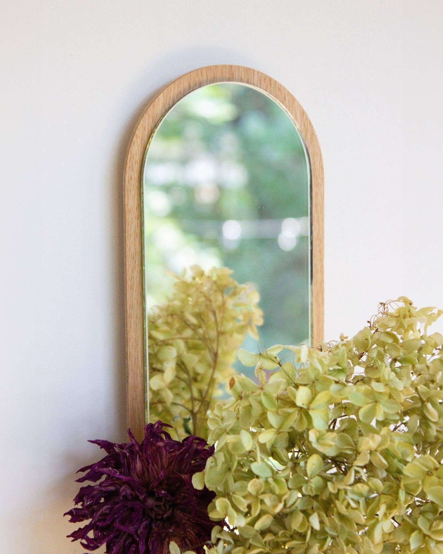 Reine Mère - Wholesale Wall Mirror - Equinox - Oak mirror with soliflore1
