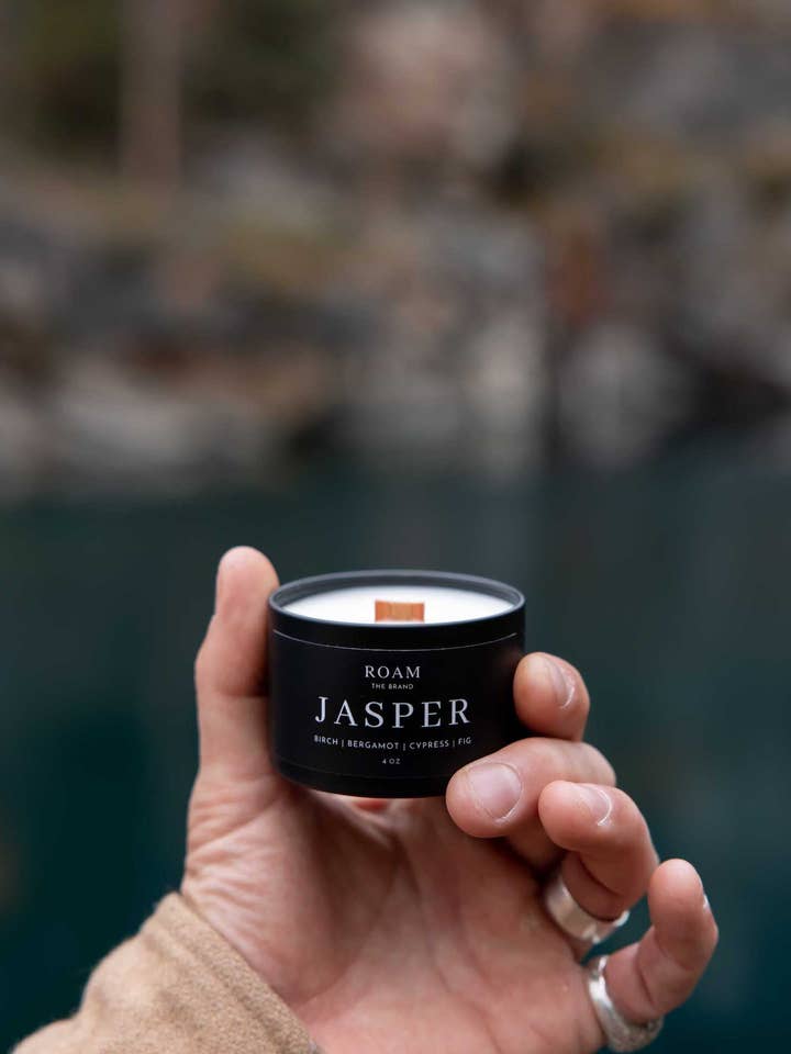 Vela de viaje Jasper, 4 onzas, abedul, bergamota y ciprés para venta al por mayor de ROAM The Brand