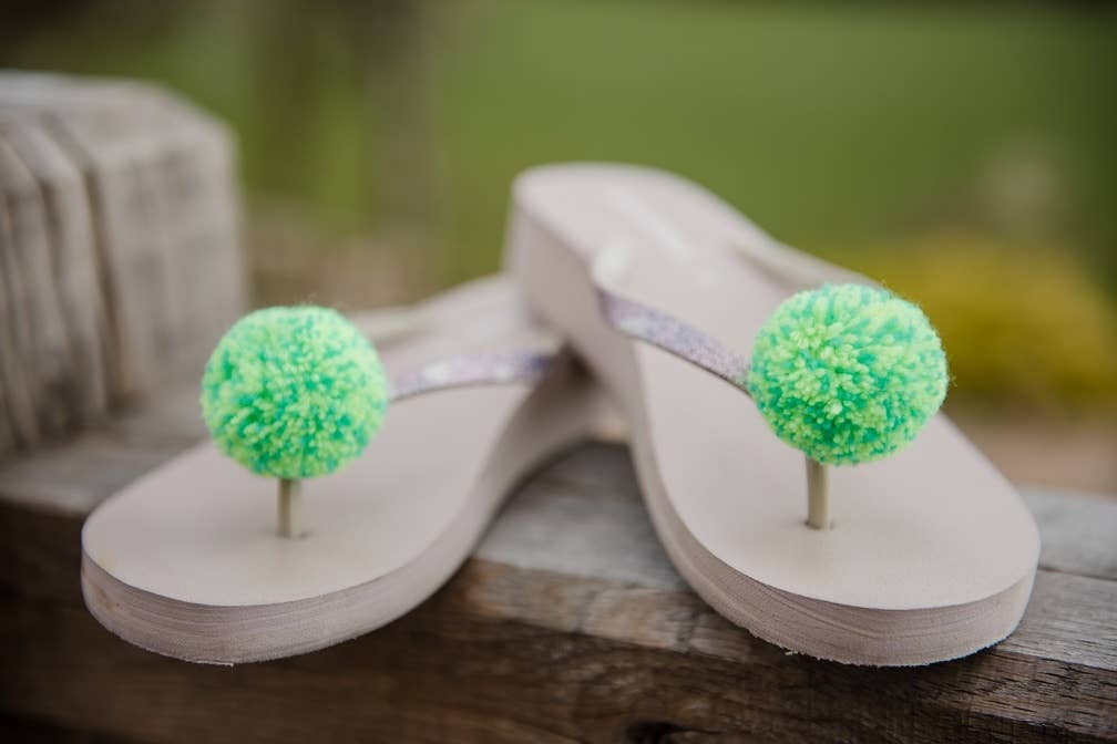 PomPom Galore - Venta al por mayor Accesorio de calzado - Unisex - Pinzas para zapatos con pompones verdes, grandes moteadas1