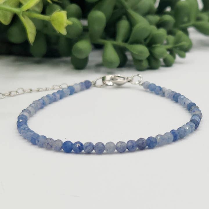 Meraki Gemstones - Vente Bracelet de perles - Bracelet en Aventurine Bleue Facettée 3MM avec Fermoir Couleur Argent1