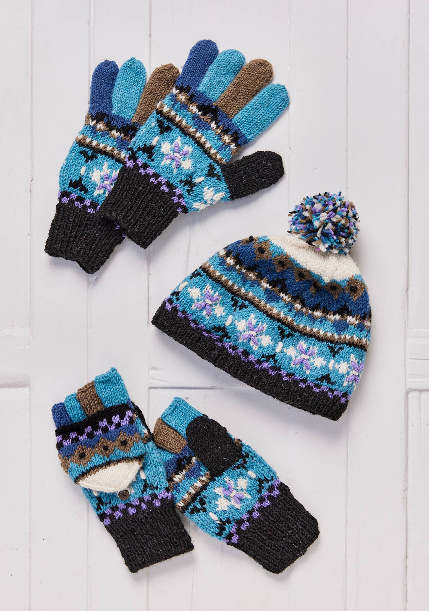 Namaste – wholesale Beanie – Women's – Snowflake Pompom Beanie Hat, handknit, fleece lined1