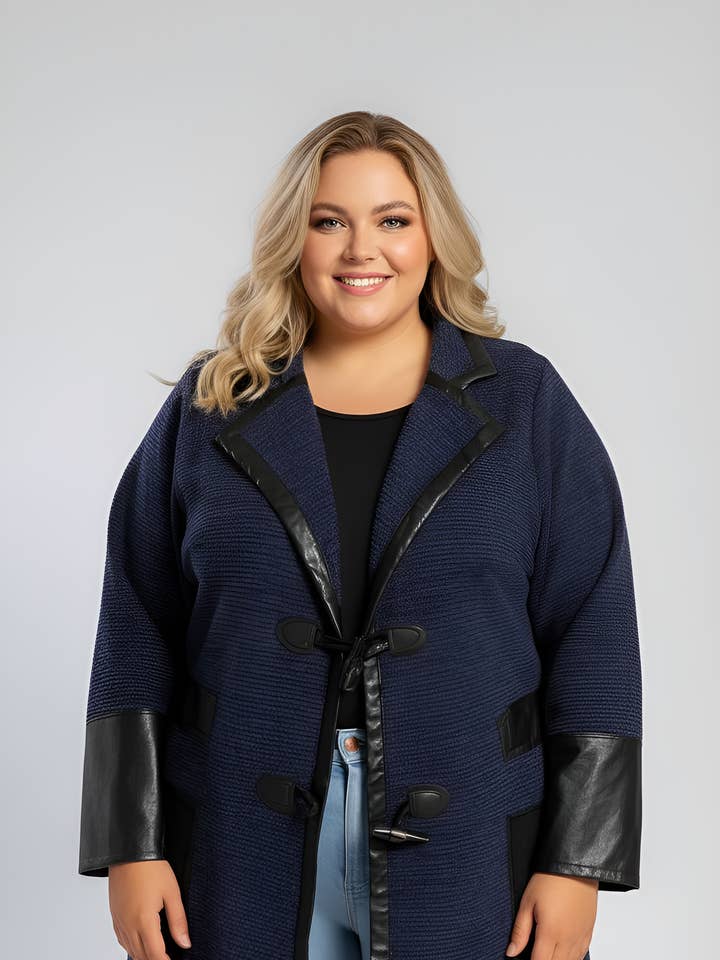 Casaco azul tamanho grande com remendo de imitação de couro (A563) por atacado de Pomme Rouge Paris